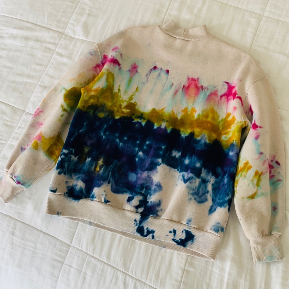 GORGEOUS HANDMADE TIE-DYE CREW NECK!